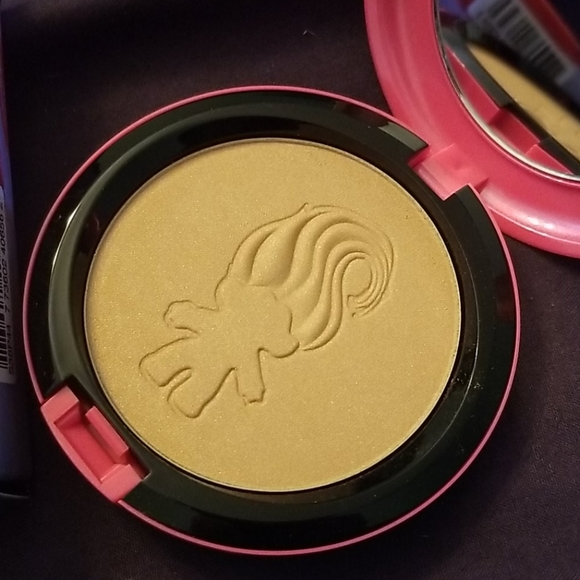 MAC Trolls Glo Rida Highlighter - Picture 3 of 6